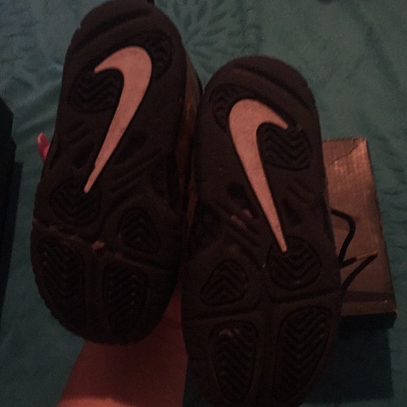 The gold toddler foam posite - Picture 2 of 4